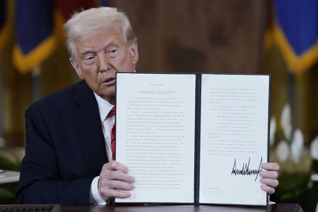 60 jours de présidence de Trump des dizaines de décrets exécutifs pour redéfinir l'amérique