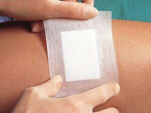 Économies sur le dos des patients : le gouvernement limite la délivrance de pansements !