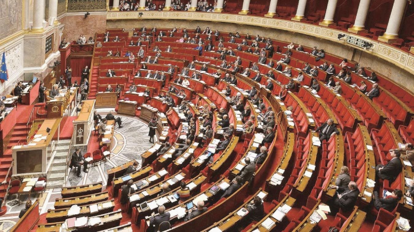 Vers une surveillance totale ? Des députés veulent prolonger la vidéosurveillance algorithmique !