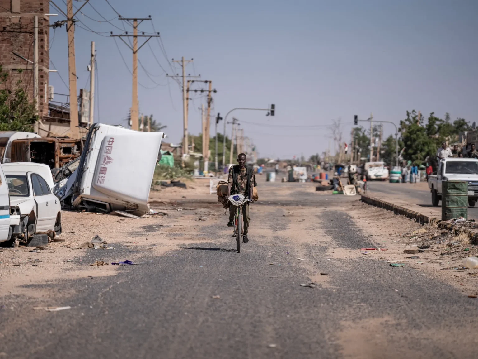 Batailles près du palais présidentiel à khartoum et avertissement américain sur un gouvernement parallèle