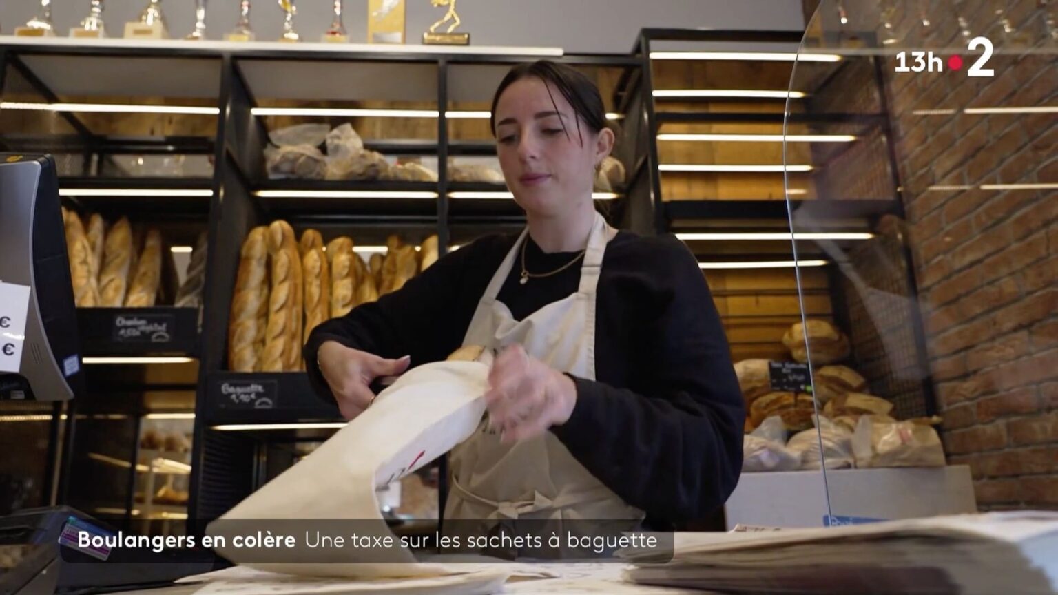 Les boulangers en colère: la nouvelle taxe sur les sachets à baguette plombe leurs comptes!
