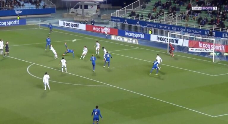 Cet ailier de Troyes a-t-il marqué le plus beau but de l'année ?