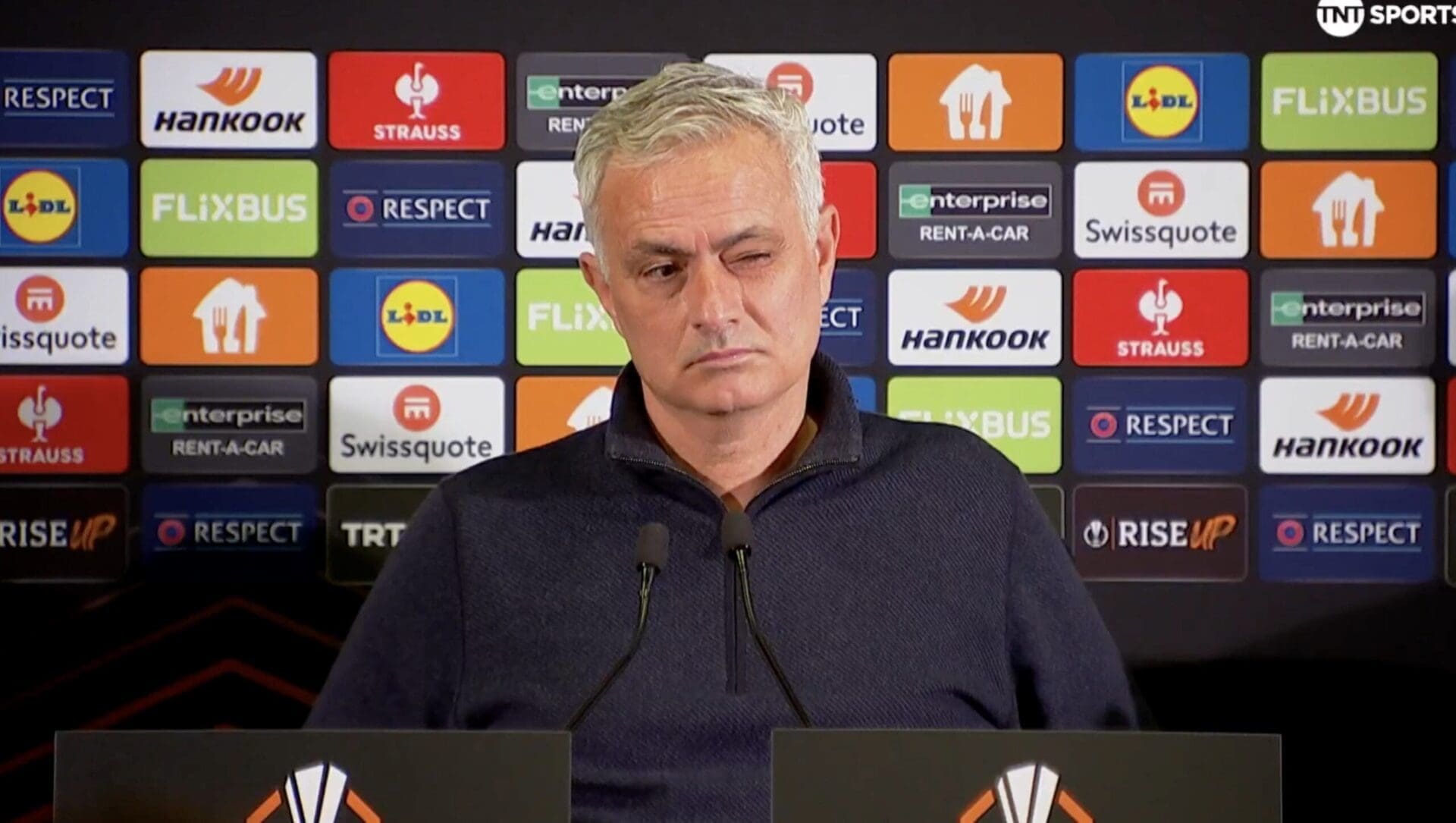 Question à rallonge… José Mourinho s&rsquo;endort en conférence de presse !