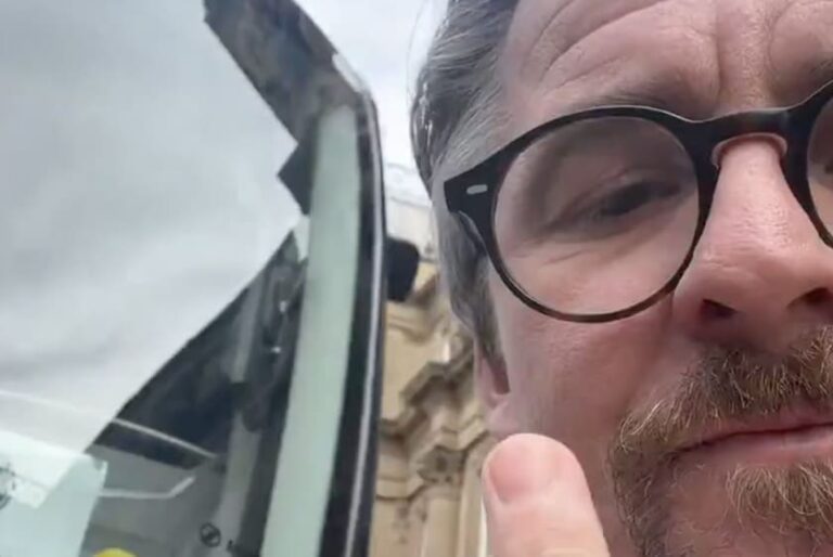 Avant Liverpool-PSG, Joey Barton fait un doigt d'honneur aux Parisiens