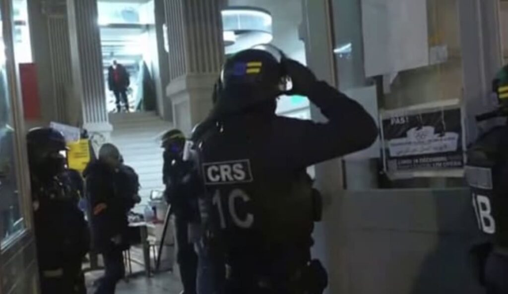 Évacuation de la Gaîté Lyrique : fin de trois mois d’occupation par des migrants
