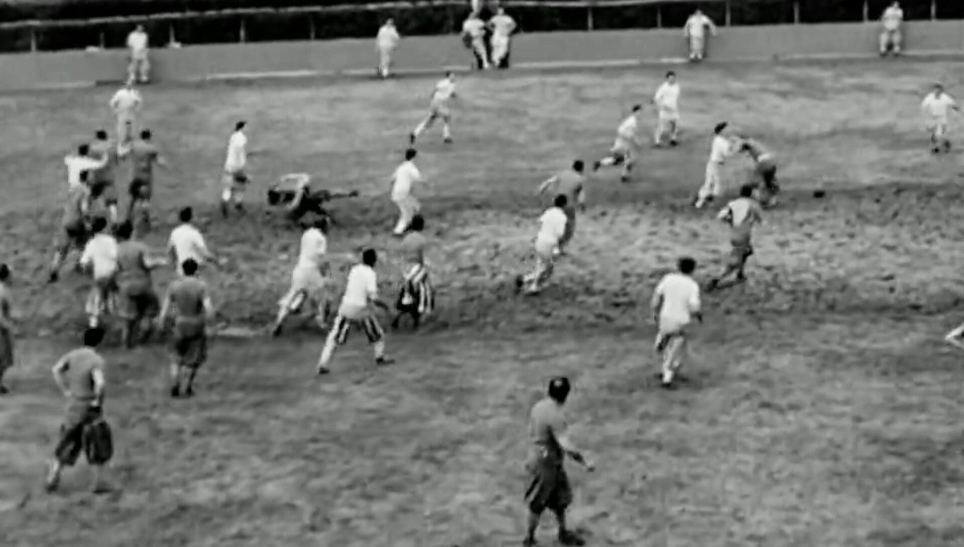 Calcio storico: des images d'un sport mêlant rugby, football et lutte en Italie en 1956