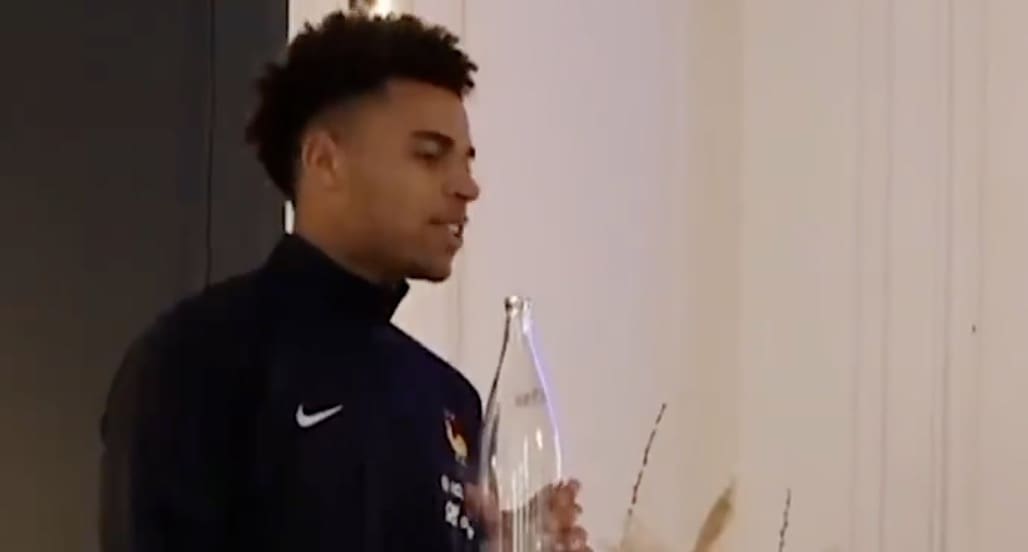 Equipe de France: le bizutage (très réussi) de Désiré Doué