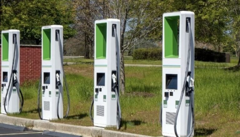 Hackers en embuscade : les bornes de recharge, nouvelle faille du système