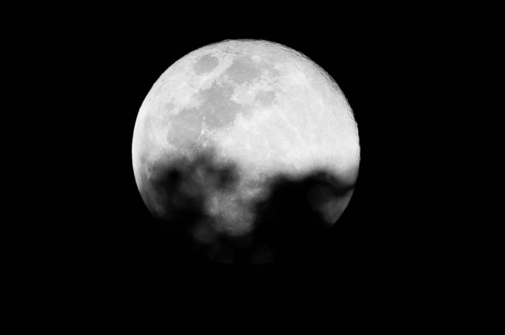 Des chercheurs vivre sur la Lune pourrait être plus facile que ce que l'on pensait