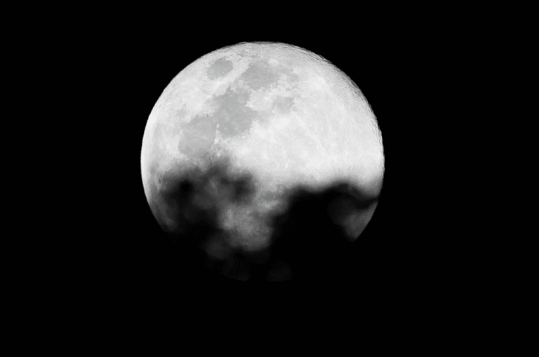 Vivre sur la Lune pourrait être plus facile que ce que l'on pensait