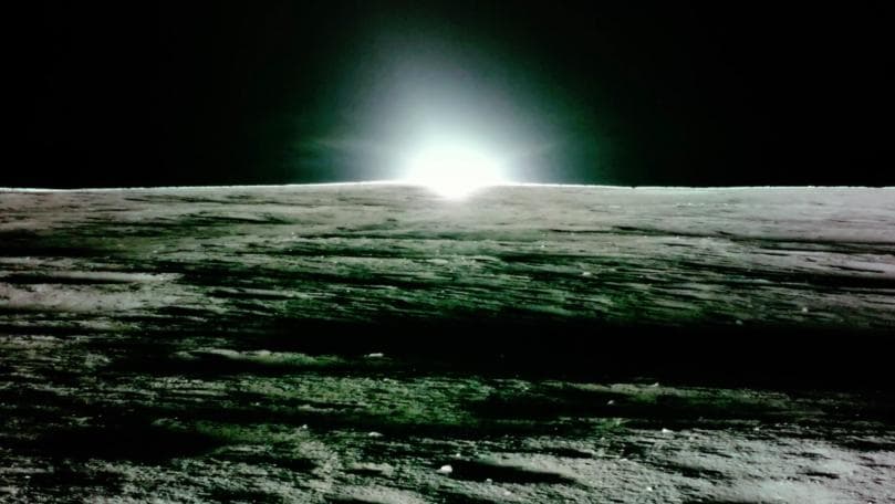 En Images – Le Soleil, La Terre… Et Le %22Coucher De Soleil Lunaire%22 2