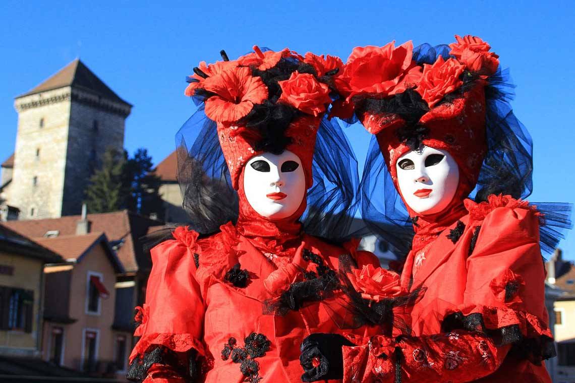 Carnaval vénitien d’Annecy : plus de 300 costumes et des milliers de visiteurs