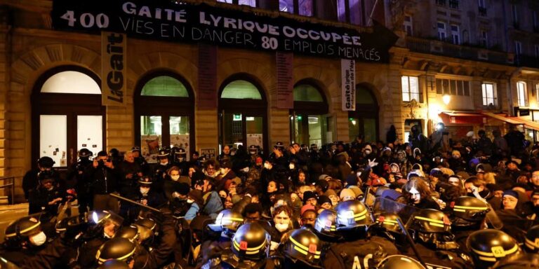 Évacuation de la Gaîté Lyrique : les forces de l’ordre mettent fin à trois mois d’occupation par des jeunes migrants