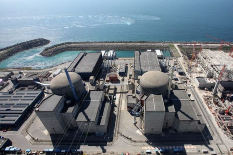 Flamanville : le redémarrage du réacteur 1 suspendu après une fuite de vapeur