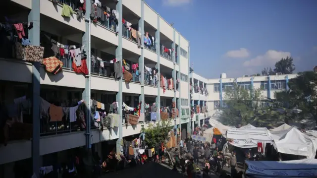 VIDÉO - Des frappes aériennes israéliennes réduisent les salles de classe d'une école à Gaza City en ruines