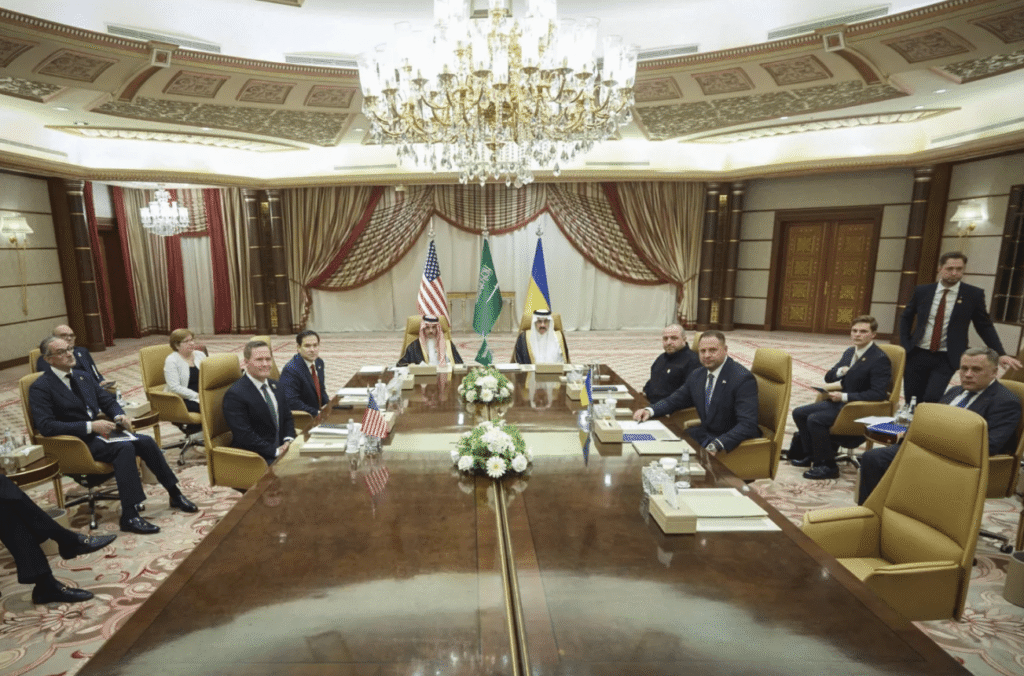 Le Kremlin nous voulons que les États-Unis nous contactent avant de commenter une trêve proposée