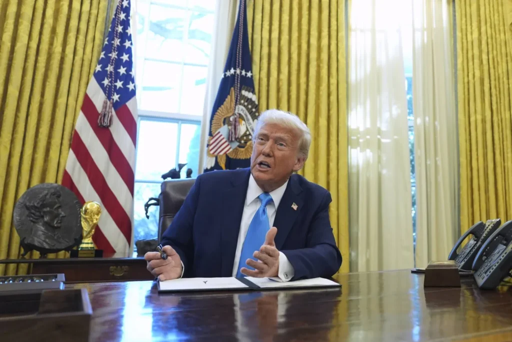 Lors d&rsquo;une interview télévisée… Trump appuie sur le bouton rouge de l&rsquo;apocalypse nucléaire pour commander un coca-cola