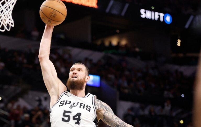 NBA – Carton plein et record historique pour ce joueur des Spurs !