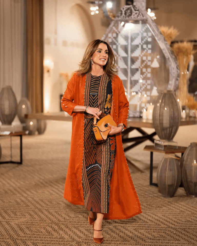 Mode - La reine Rania dans une tenue orientale qui convient à l'atmosphère du mois sacré