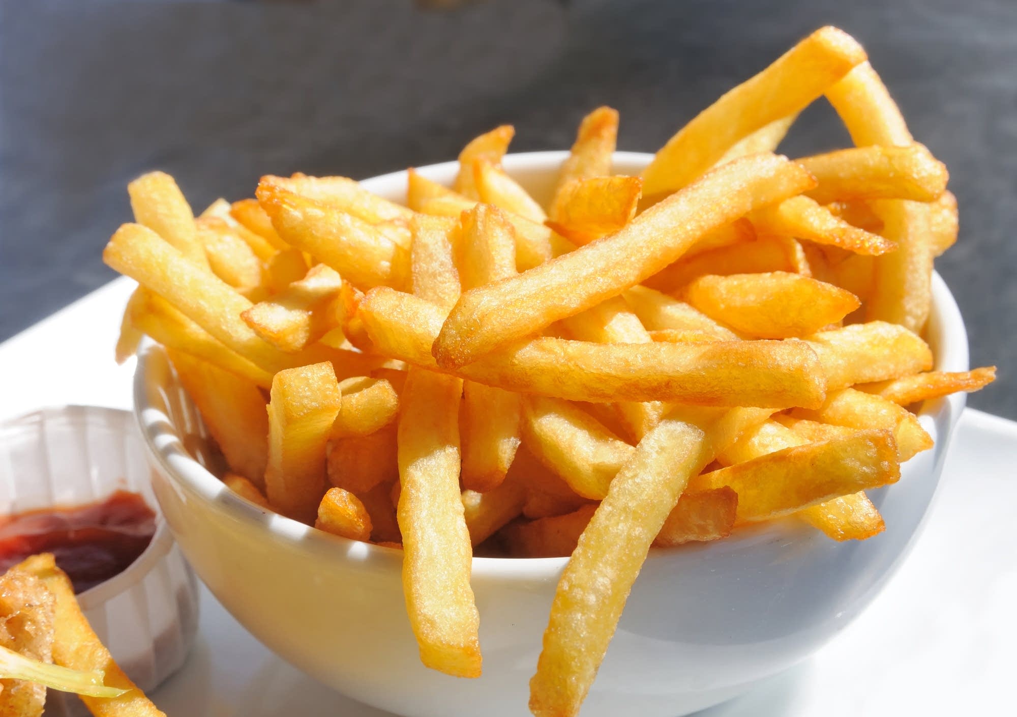 Que peut-on manger avec des frites pour éviter de prendre du poids ?