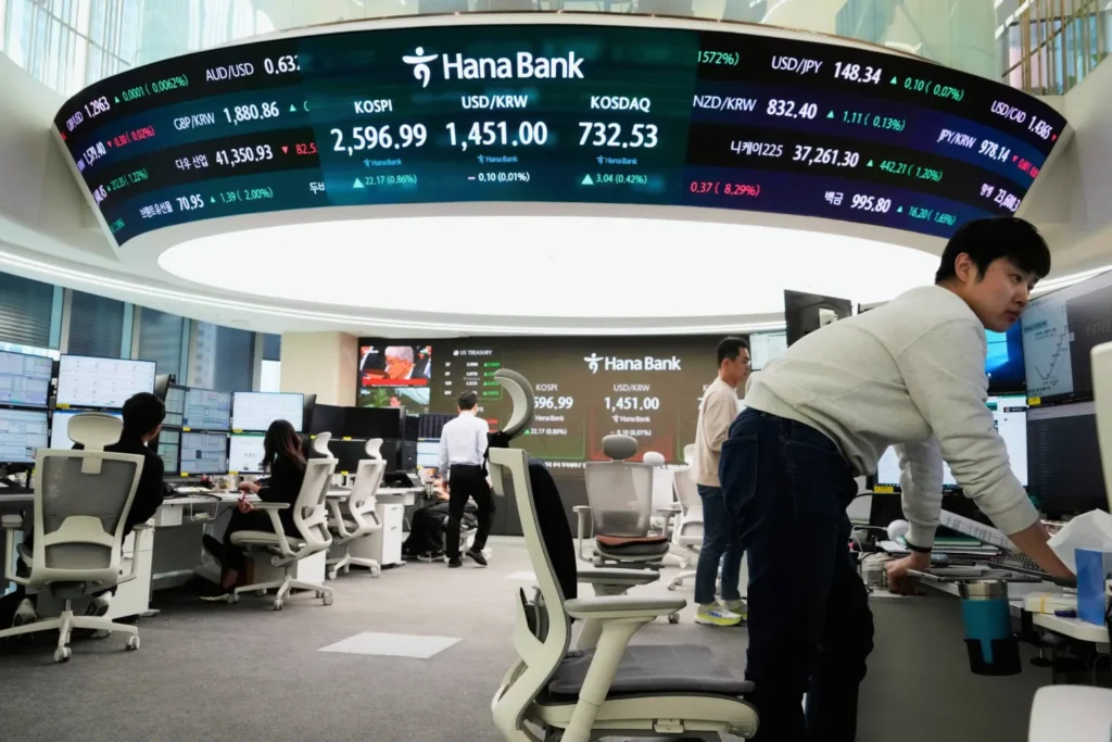 Recul des marchés asiatiques après l’annonce de Trump sur les tarifs douaniers sur les voitures