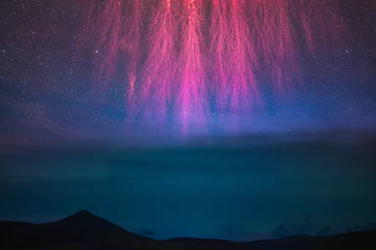 Révélation sur les secrets des "lutins rouges" illuminant le ciel de l'Himalaya