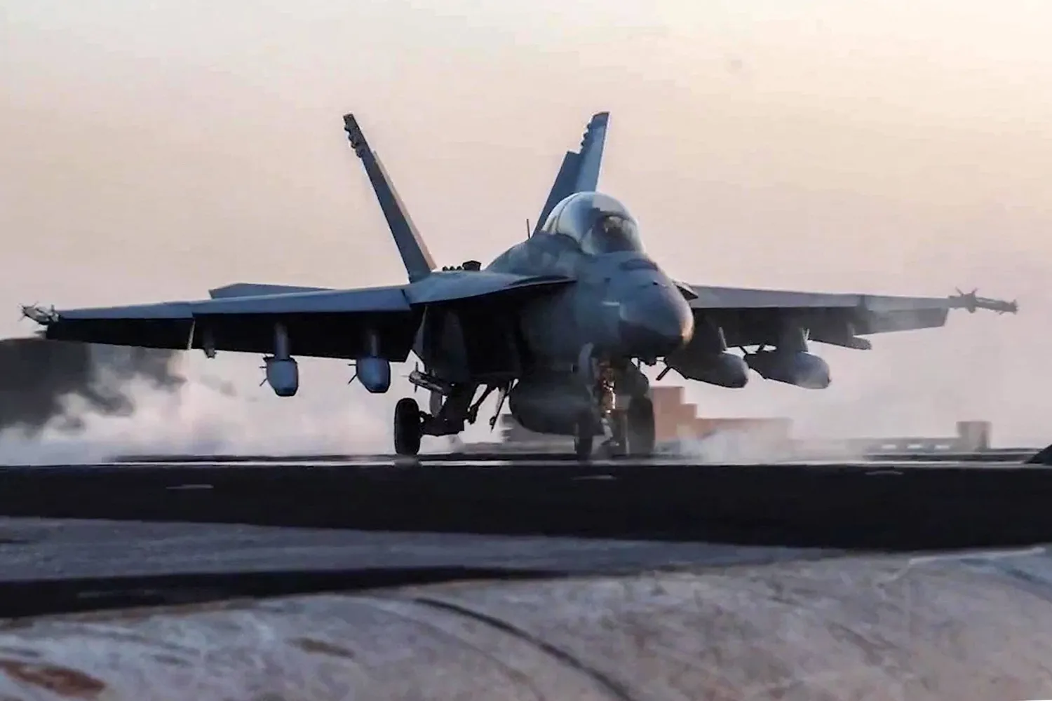 Trump pas inquiet de représailles alors que les frappes contre les Houthis se poursuivent