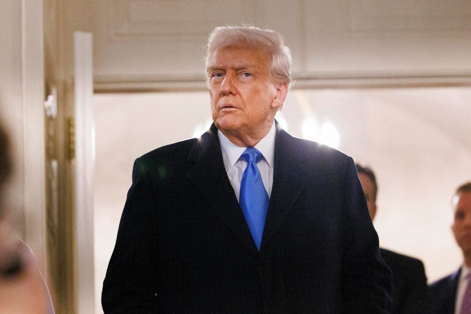 Le président Trump accueille le prisonnier russe libéré Mark Fogel à la Maison Blanche.