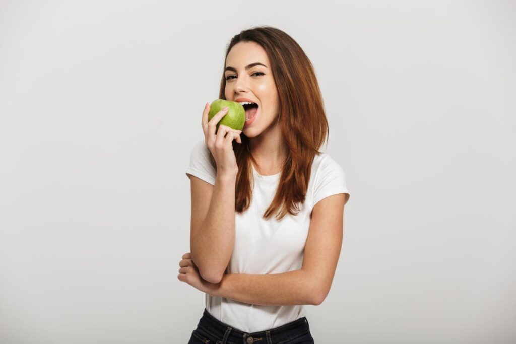 Une pomme par jour… éloigne-t-elle vraiment le médecin ?