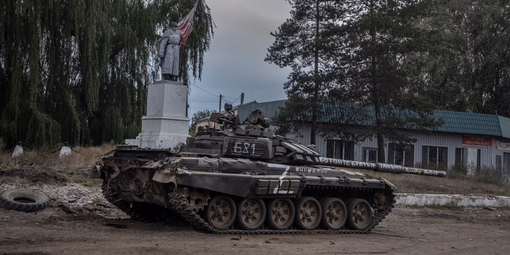 Vidéo : Les habitants ukrainiens réagissent aux dégâts après que les autorités aient annoncé que les tirs d'artillerie russes ont frappé Kherson