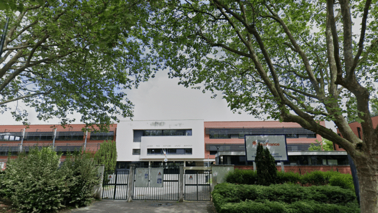 Essonne : un adolescent poignardé à mort devant un lycée, six interpellations