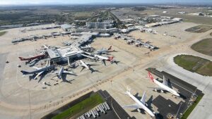 Australie: un adolescent entre dans un avion avec un fusil. Il est maîtrisé par les passagers