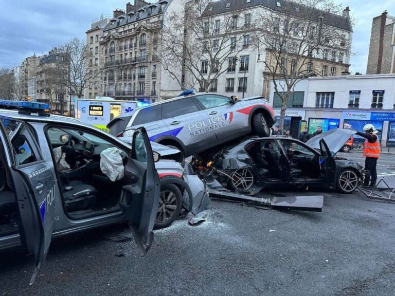 Carambolage en plein Paris suite à une course-poursuite. Découvrez la vidéo de l’accident