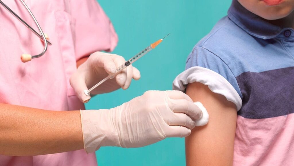 Alerte à la méningite: une grande campagne de vaccination prévu d’ici l’été sur les 15-24 ans