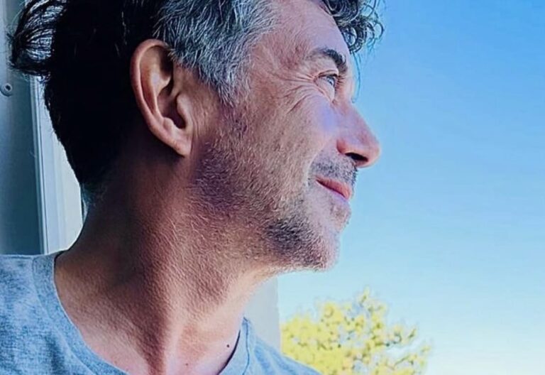 Stéphane Plaza exprime sa détresse: «Dévasté. Comment se relever quand tout vacille? Mon âme cherche une issue. Malgré tout, j'aimerai encore la vie.»