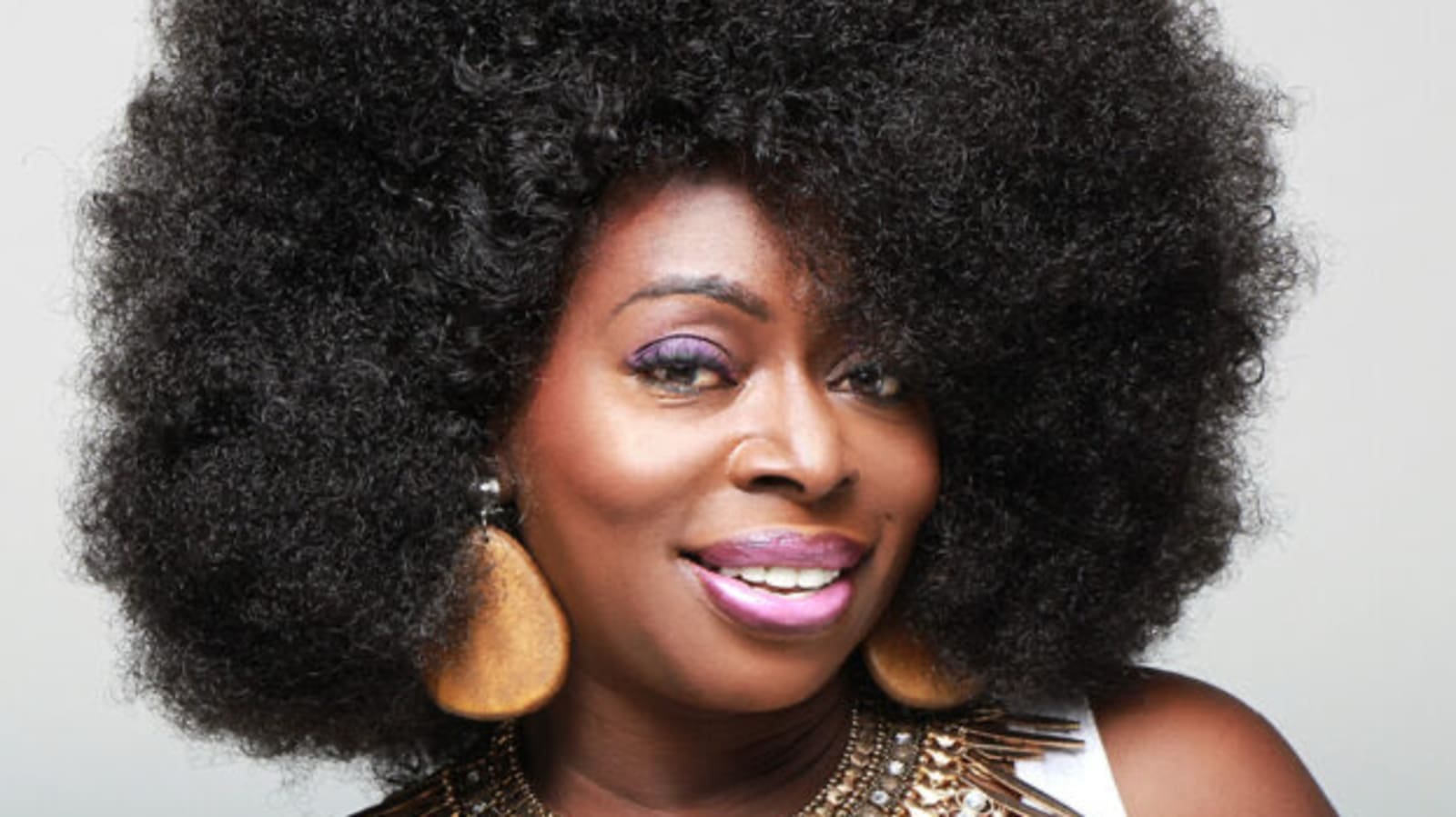 La chanteuse de soul Angie Stone se tue en voiture en rentrant d’un concert