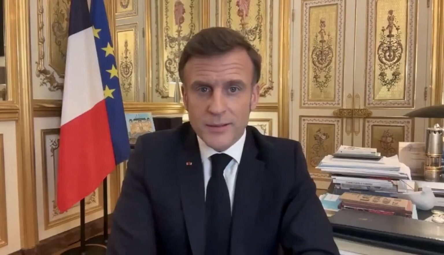 Emmanuel Macron Vladimir Poutine tue ses opposants