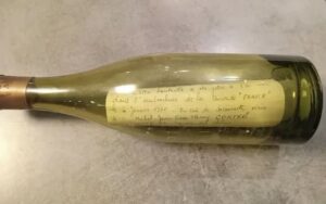 Une bouteille jetée à la mer en 1970 découverte par un collectionneur. Son auteur, âgé de 90 ans, a été retrouvé