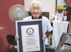 À 108 ans, elle devient la plus vieille coiffeuse du monde et ne compte pas s’arrêter
