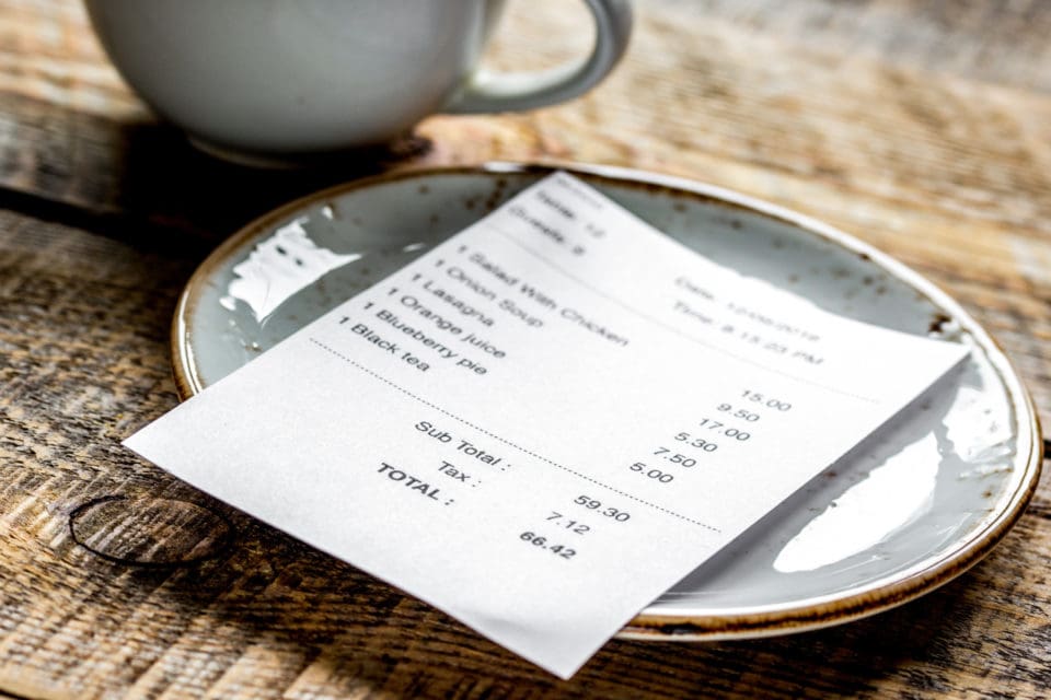 Sur TikTok, le vol dans les restaurants devient un jeu : les commerçants réagissent