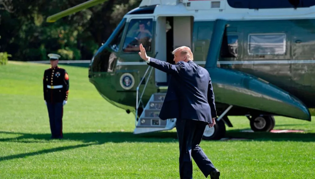 Le fils d'Elon Musk de nouveau aux côtés de Trump à bord de "Marine One"