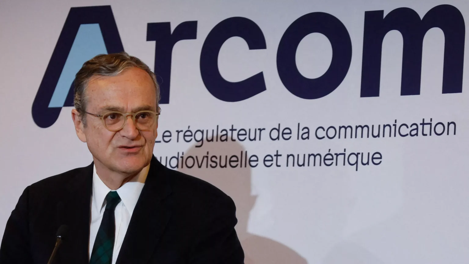 L’Arcom donne 15 jours à Pornovore et Chaturbate pour bloquer l’accès aux mineurs