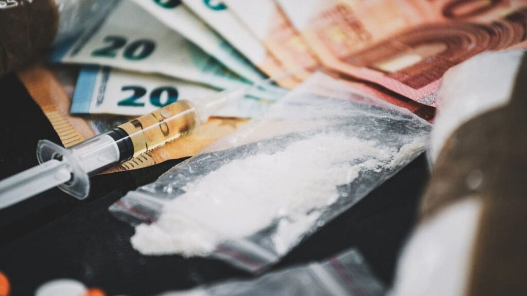 Indre-et-Loire : un réseau de drogue démantelé, Porsche et 78 000 € saisis