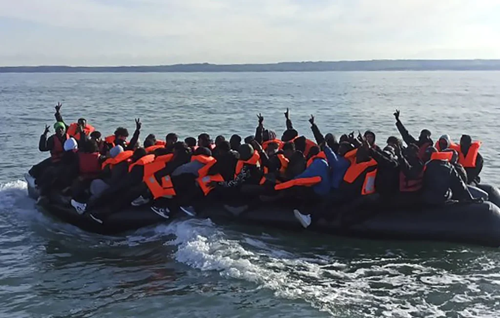 La France et le Royaume-Uni envisagent un échange de migrants pour endiguer les traversées de la Manche