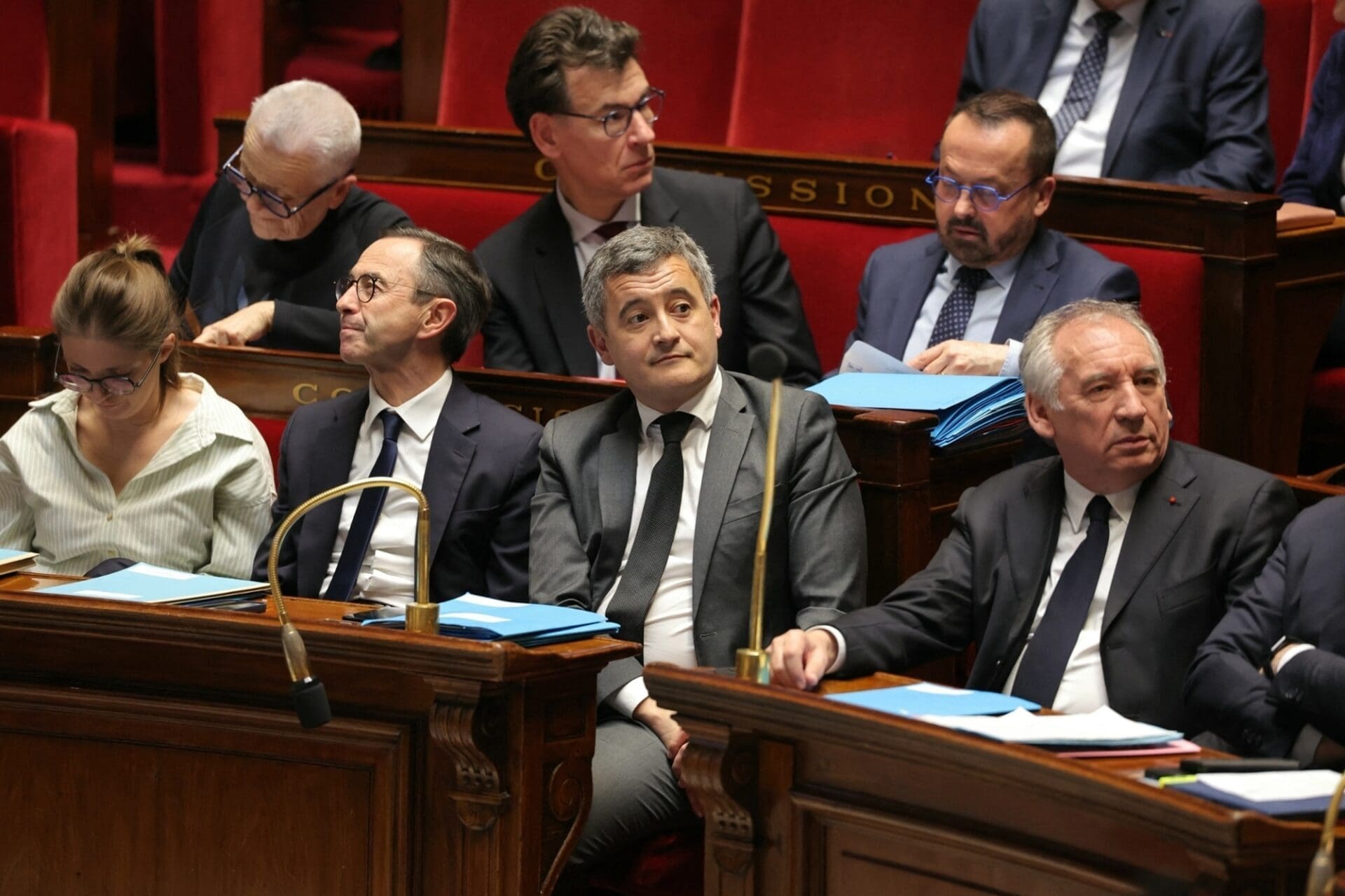 Bayrou, Darmanin et Retailleau en Isère après une nouvelle vague d’attaques contre des agents pénitentiaires