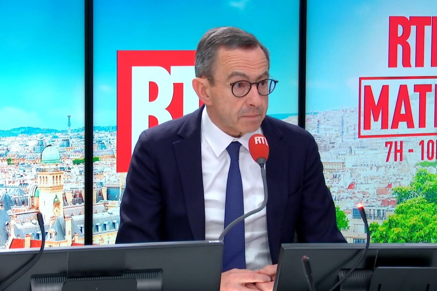 Bruno Retailleau défend ses positions face aux accusations d'anti-algérisme