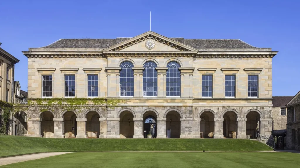 Oxford : ils boivent dans une coupe faite à partir d'un crâne humain