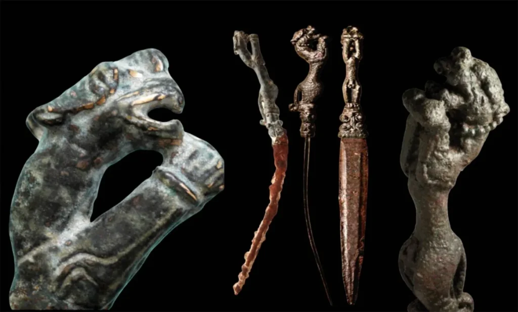 Armes décorées du site de Sarouq Al Hadid dans l'Émirat de Dubaï