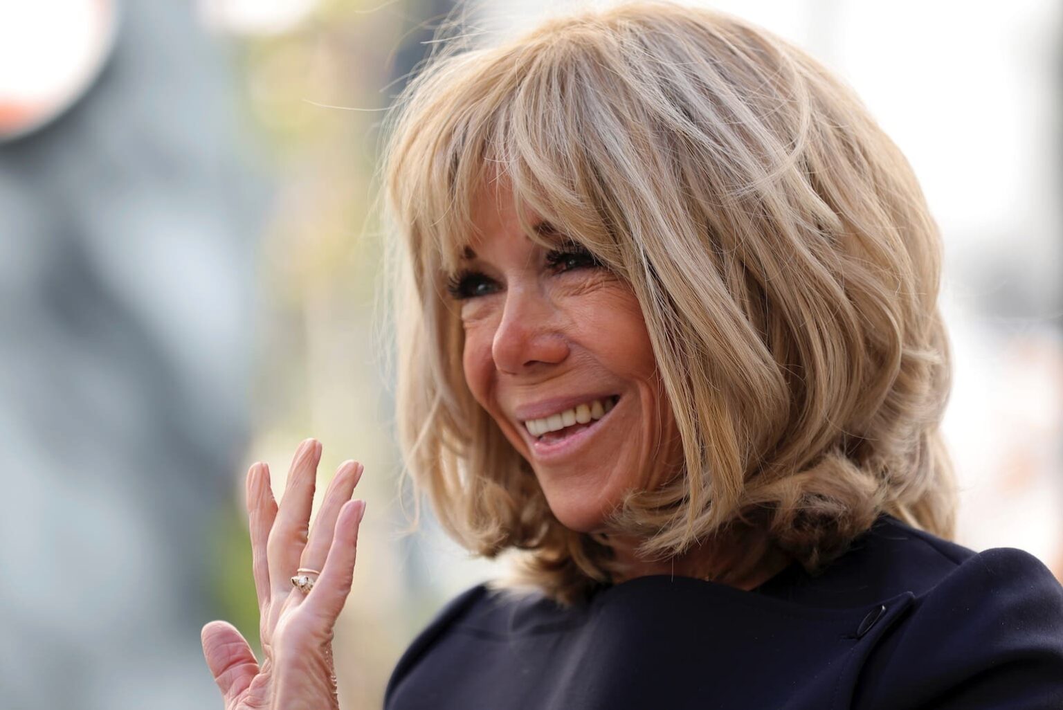 Pour son anniversaire, Brigitte Macron va recevoir un sac végan en faux croco de PETA