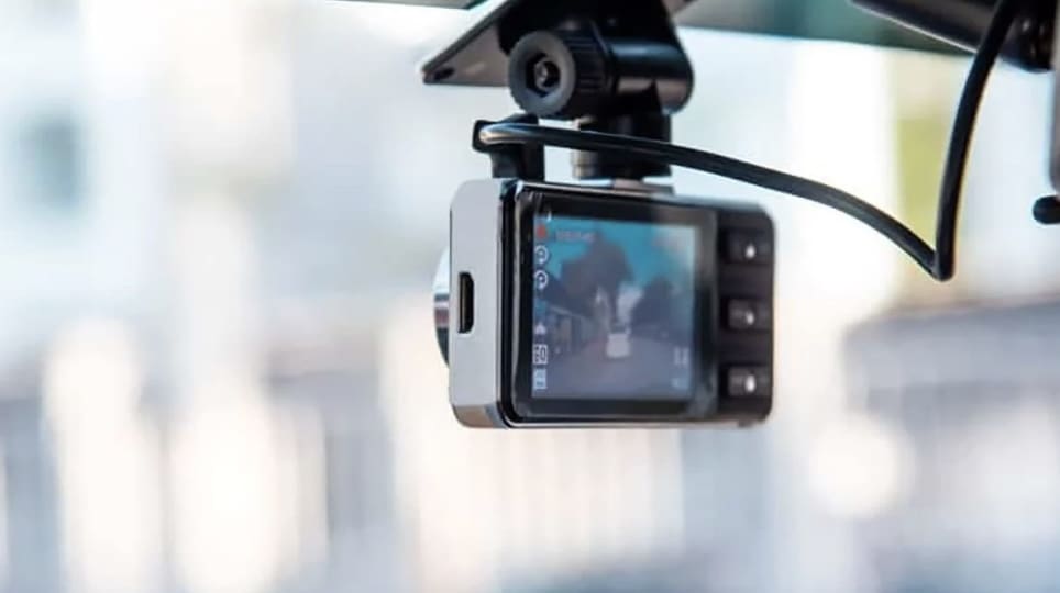 Des yeux pour votre voiture : Google lance une dashcam intégrée via Android Auto